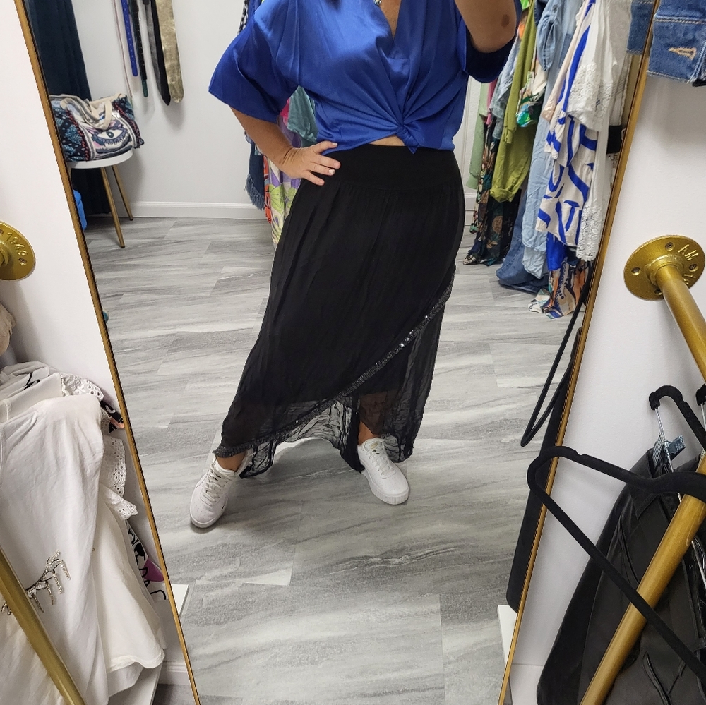 detailed sequined skirt on the edge